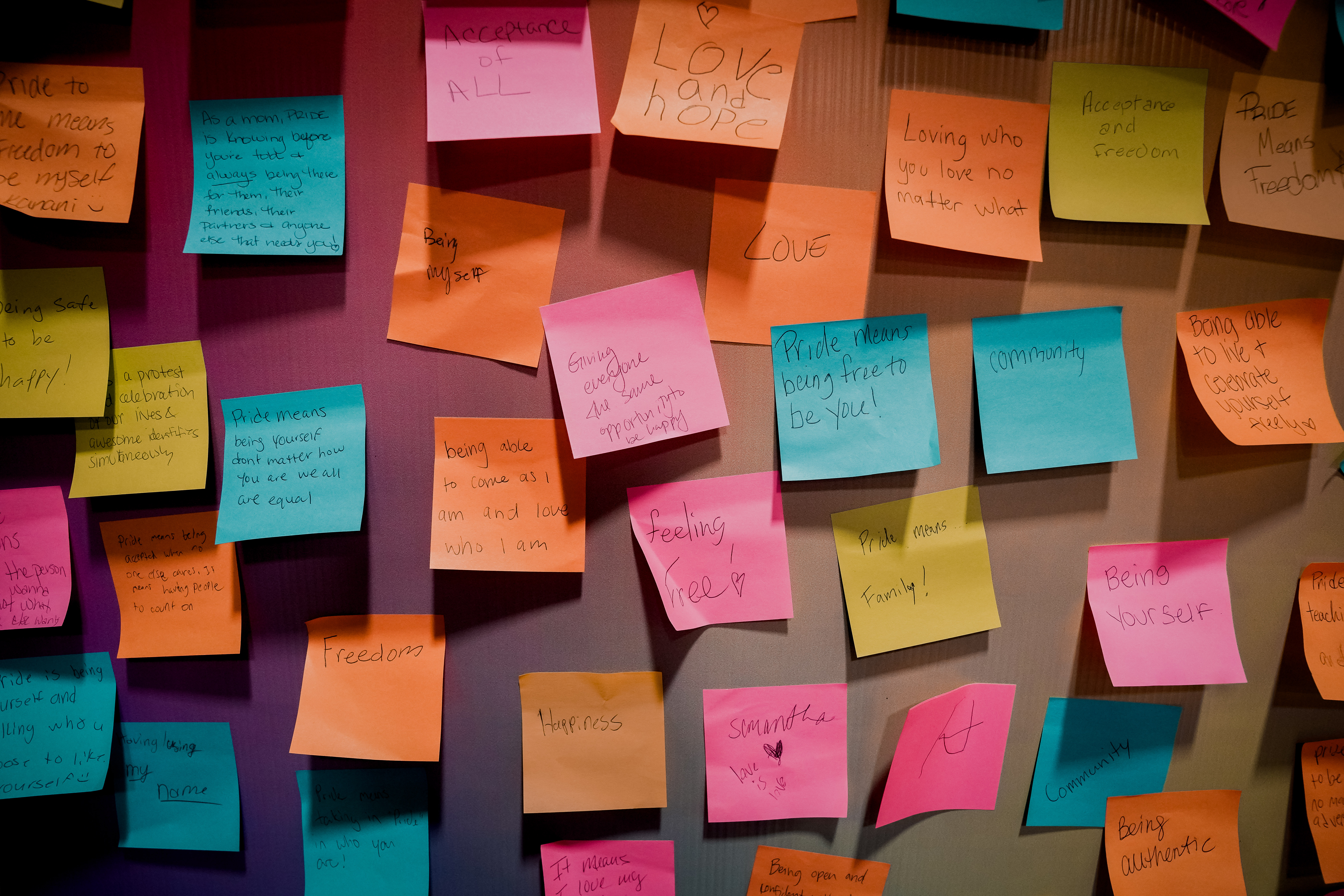 A wall of post-it notes