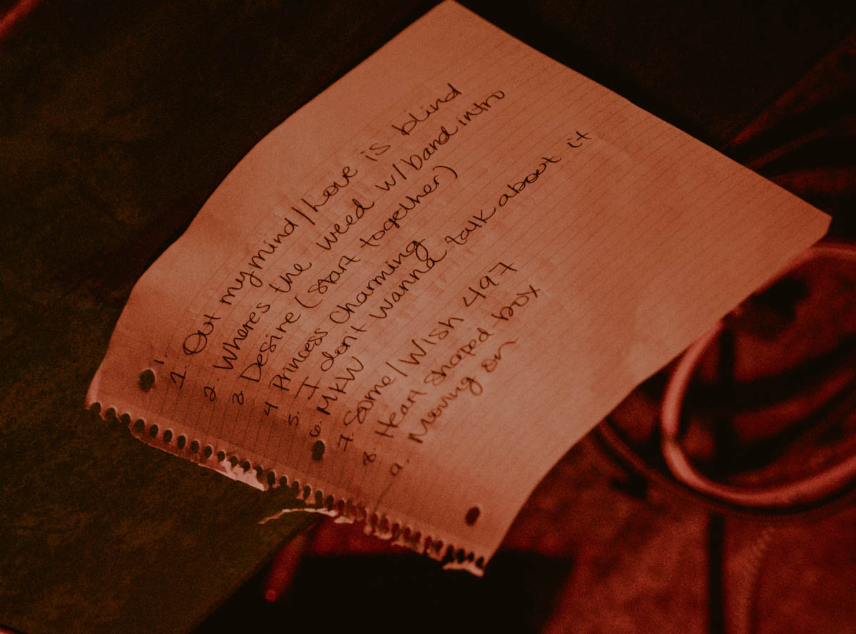 A handwritten set list